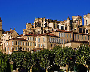 Cathédrale Sainte-Marie et la Tour d'Armagnac - Agrandir l'image (fenêtre modale)