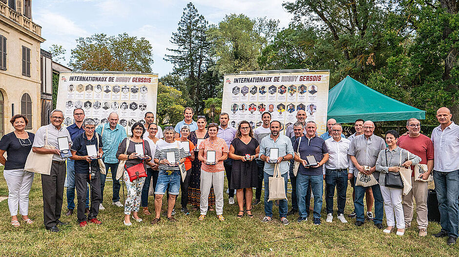 Anciens joueurs, joueuses et arbitres ont été honorés par la médaille du Département lors de l’inauguration de l’exposition sur les internationaux de rugby gersois réalisée par les services du Conseil départemental. - Agrandir l'image (fenêtre modale)