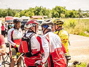 Les associations de cyclistes avaient fait le déplacement pour l'inauguration de la voie verte de l'Armagnac - Agrandir l'image (fenêtre modale)