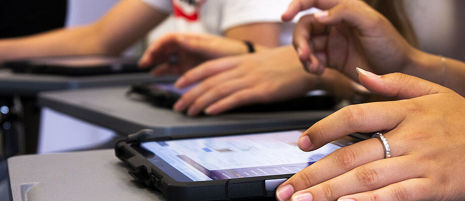 L'utilisation des tablettes numériques se généralise dans les collèges - Agrandir l'image (fenêtre modale)