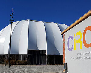 Dôme du Pôle National des Arts du Cirque à Auch - Agrandir l'image (fenêtre modale)