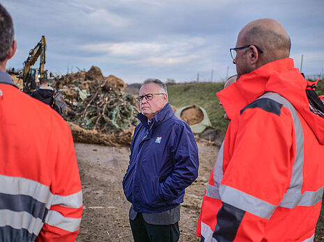 Le Président s'est rendu auprès des agents mobilisés sur les travaux d'évacuation entre Auch et Aubiet - Agrandir l'image (fenêtre modale)