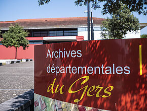 Les Archives départementales du Gers sont situées au coeur du Parc du Conseil Départemental - Agrandir l'image (fenêtre modale)