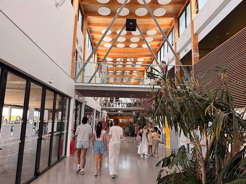 Intérieur du collège Françoise Héritier - Agrandir l'image (fenêtre modale)